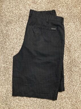 Izod Golf Black Pinstripe Flat-Front Shorts (132)